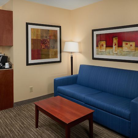 Holiday Inn Express Hotel & Suites Anniston/Oxford By Ihg Buitenkant foto