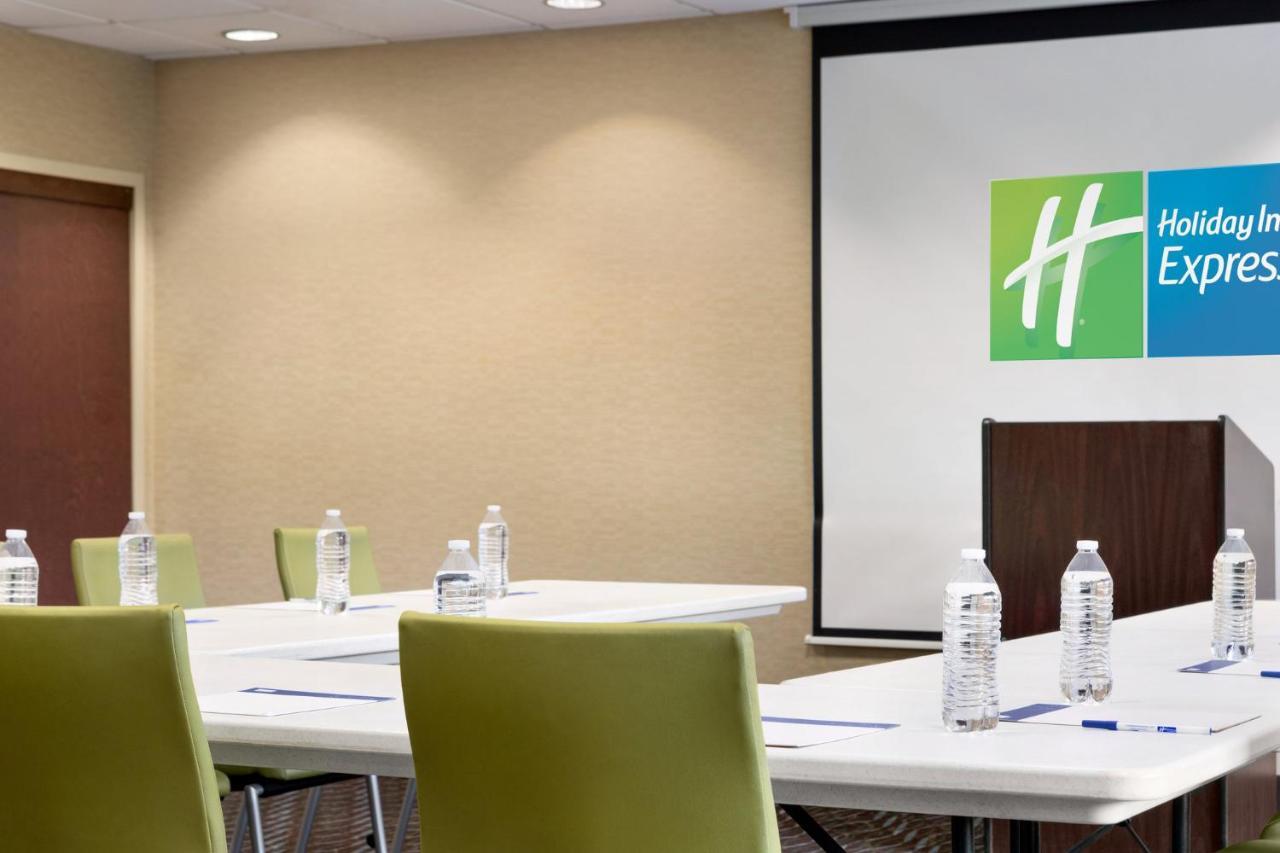 Holiday Inn Express Hotel & Suites Anniston/Oxford By Ihg Buitenkant foto